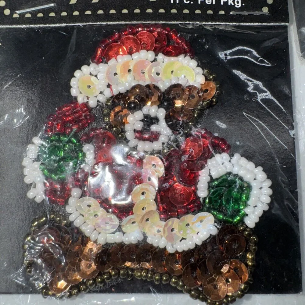 1‎ NEW Christmas Sequin Patch Motif Santa Star Candles Holly Horse Snowman Bear